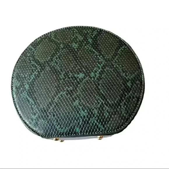 ROUND FAUX SNAKE SKIN PRINT HAND BAG INCLUDES SHOULDER STRAP•GREEN AND BLACK• - Picture 2 of 9